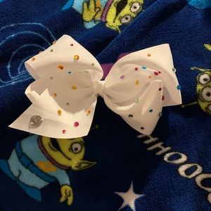 Jojo siwa bows.   ( charging for all bows )